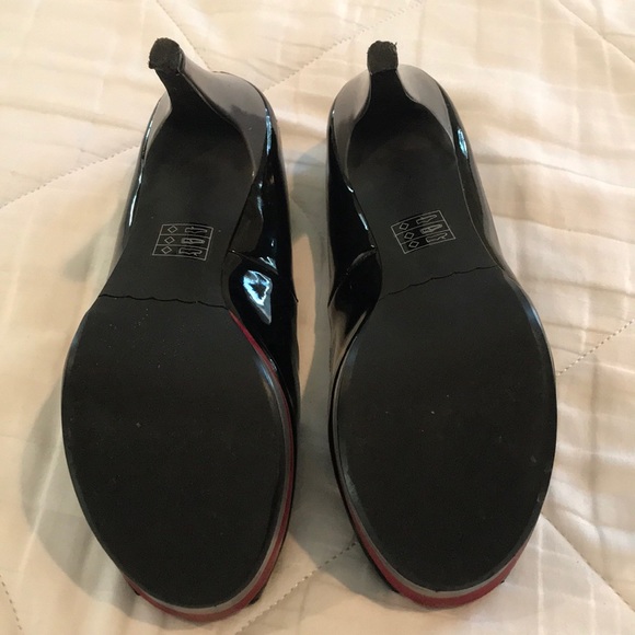 Like New Moda Black Patent Leather Peep Toe Heels - Picture 6 of 6